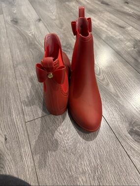 Women's Red Bow Accent Rain Chelsea Boots